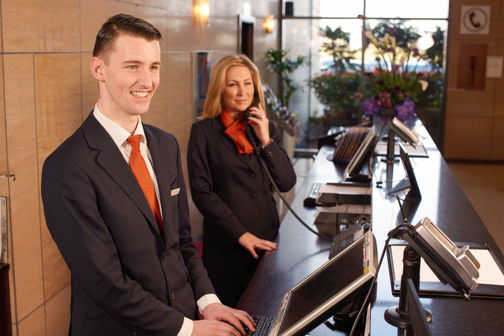 Clayton Hotel Dublin Airport Coolock Ngoại thất bức ảnh Receptionist