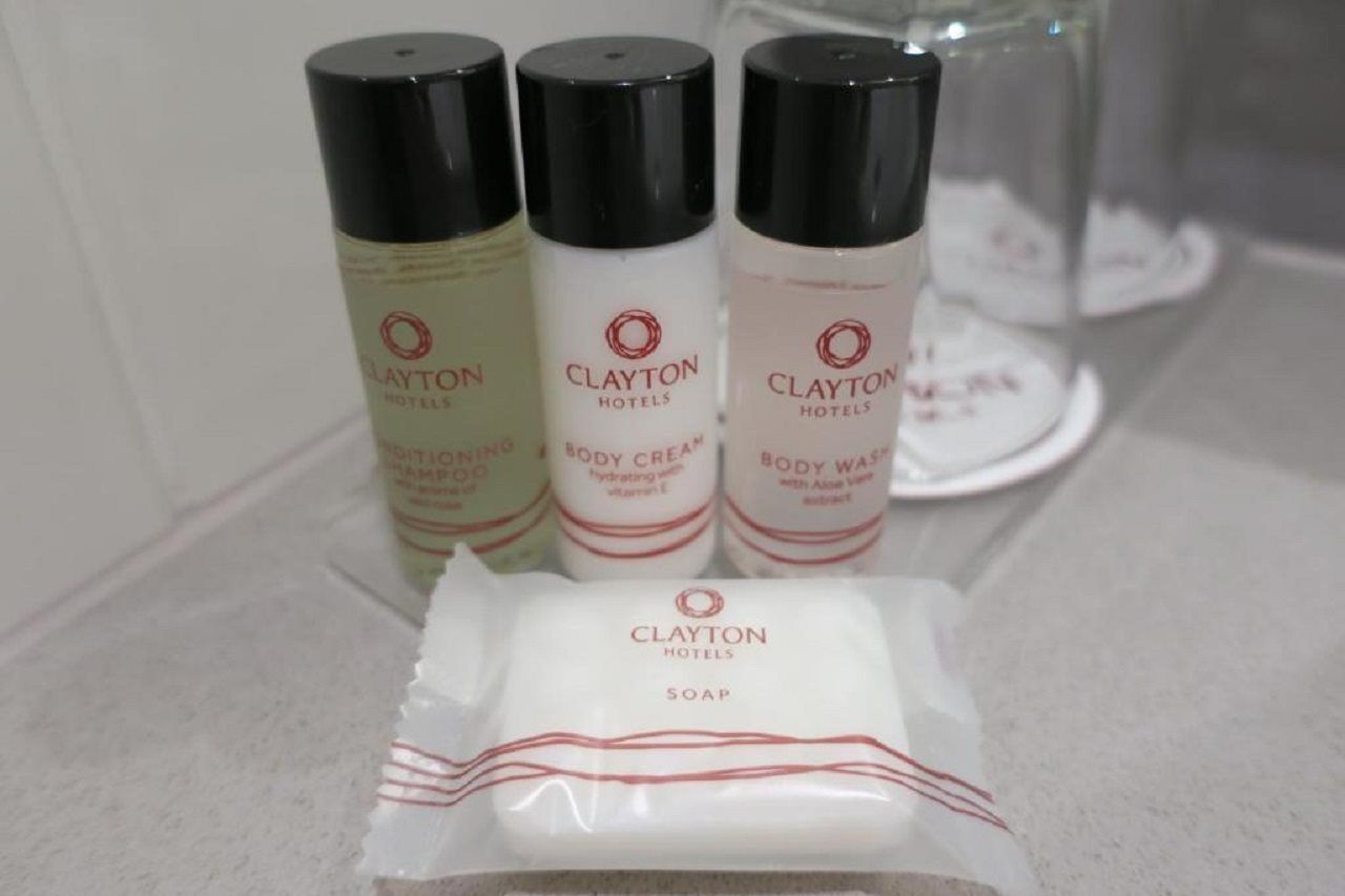 Clayton Hotel Dublin Airport Coolock Ngoại thất bức ảnh Clayton Hotels toiletries